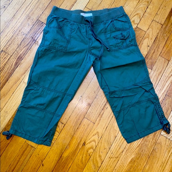 No Boundaries size 9 cropped pants green